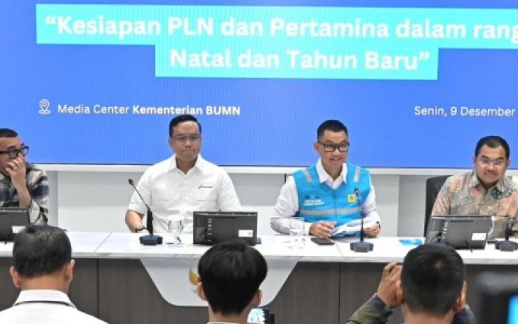 Dirut PLN Darmawan bersama Staf Khusus Menteri Badan Usaha Milik Negara (BUMN), Arya Sinulingga dan Direktur Utama PT Pertamina (Persero), Aloysus Simon Mantiri Prasodjodi Media Center Kementerian BUMN, Senin (9/12/24)