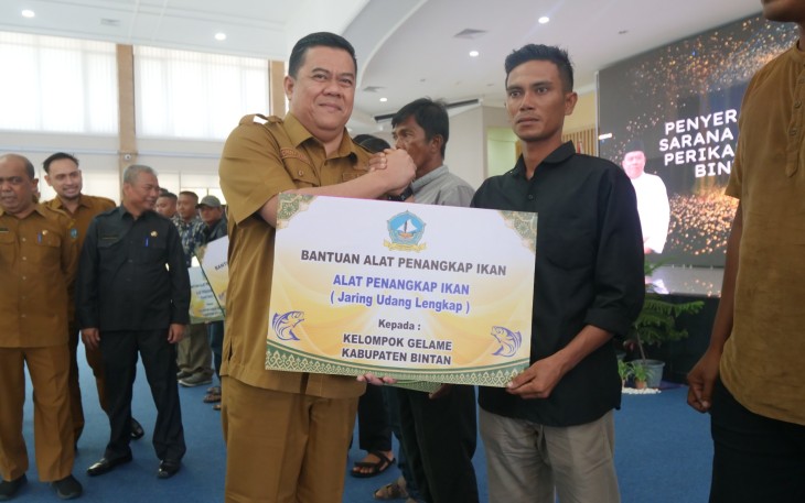 Sekda Bintan Buka Sosialisasi CBIB dan Serahkan Bantuan Perikanan
