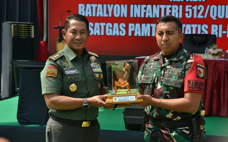 Asisten Teritorial (Aster) Panglima TNI, Mayjen TNI Novi Helmy Prasetya, S.I.P., M.I.P memberikan pembekalan Pembinaan Teritorial (Binter) kepada anggota Satgas Yonif 512/QY, bertempat di Mako Yonif 512/QY,  Kota Malang, Jawa Timur, Kamis (18/7/2024)