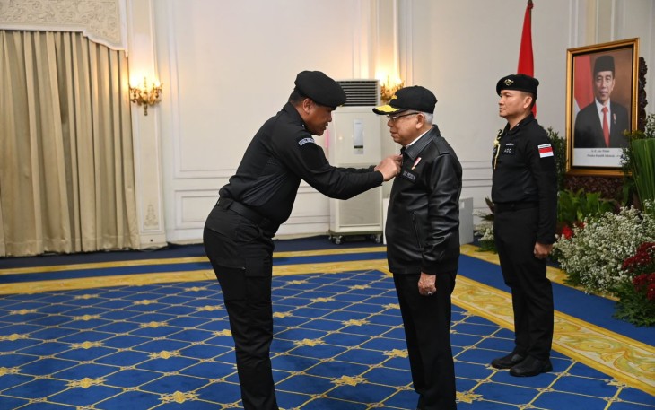Wakil Presiden RI Terima Brevet Kehormatan Hiu Kencana TNI AL 