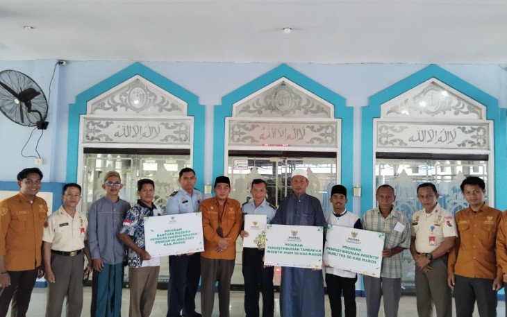Baznas Maros Serahkan Donasi Untuk Imam Masjid