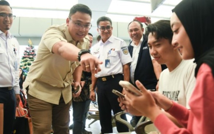 Wakil Menteri Komunikasi dan Digital Angga Raka Prabowo melakukan inspeksi langsung ke jalur Pantai Utara (Pantura) untuk memastikan kesiapan akses telekomunikasi masyarakat selama perayaan Natal dan Tahun Baru 2025