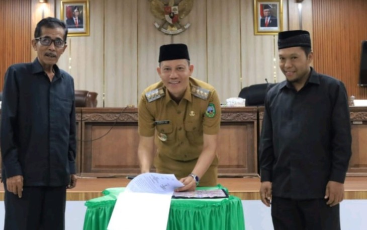 DPRD Pasaman Berikan Pandangan Fraksi Terhadap Ranperda Pertanggungjawaban Pemda
