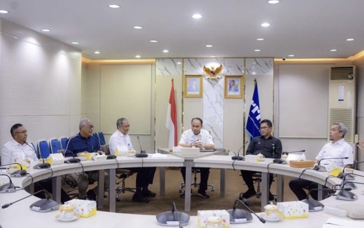 Menkominfo Budi Arie Setiadi saat memimpin Rapat Redaksi Nasional di Kantor LPP RRI, Jakarta Pusat, Senin (29/01/2024).