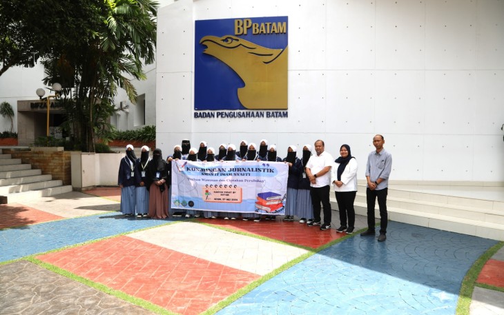 Humas BP Batam saat Terima Kunjungan Tim Ekskul Jurnalistik SMA IT Imam Syafi'i