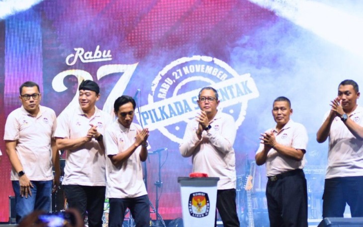 KPU Kabupaten Karanganyar meluncurkan sosialisasi tahapan Pilkada Bupati dan Wakil Bupati Karanganyar 2024, Jumat (3/5/2024) malam, di Alun-alun Karanganyar