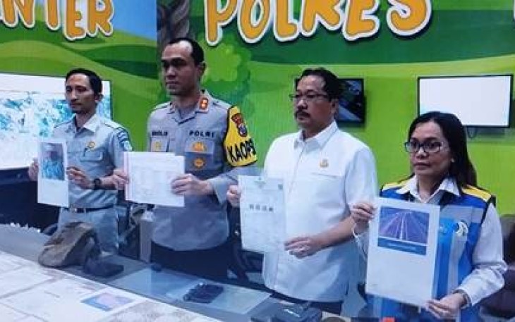 Kapolres Malang AKBP Putu Kholis Aryana saat konferensi pers, Rabu (25/12)