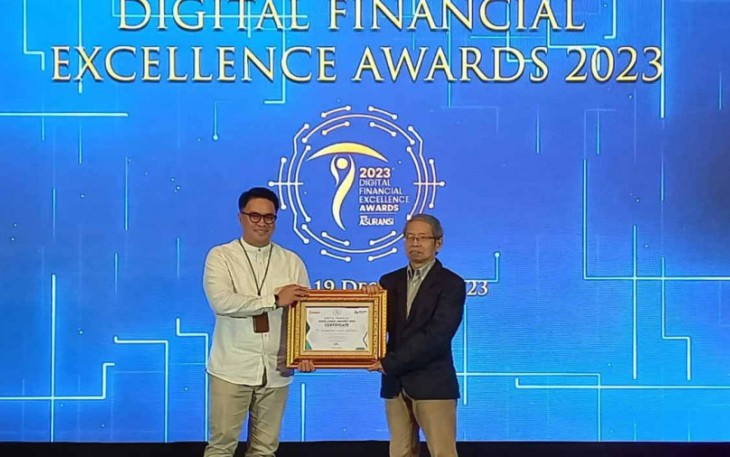 AdMedika saat Raih Penghargaan Digital Financial Excellence Award 2023 Media Asuransi