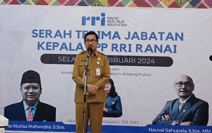 Sekda Natuna, Boy Wijanarko Varianto saat hadiri serah terima jabatan Kepala LPP RRI Ranai. Bertempat di Aula pertemuan Radio Republik Indonesia (RRI) Ranai, Selasa (20/20/2024).