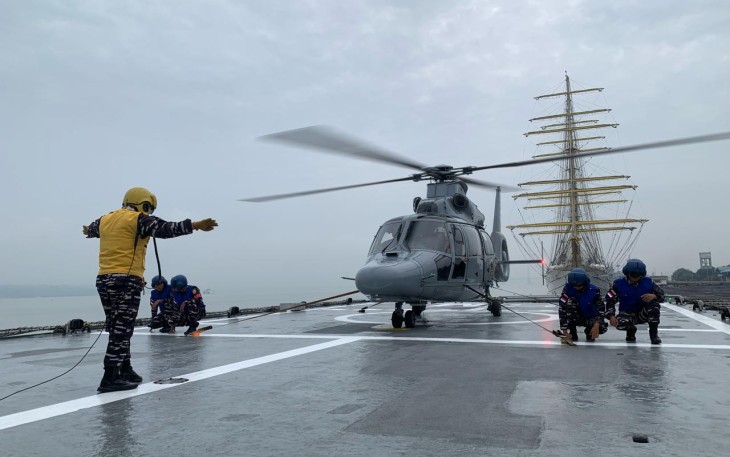 Heli Panther Onboard KRI SIM-367