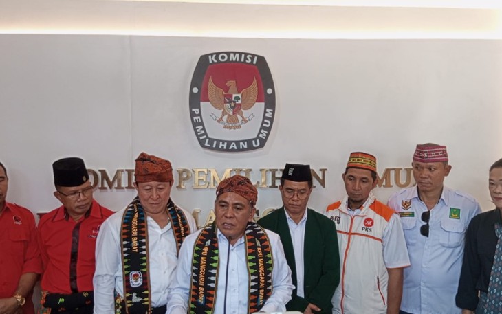 Paket Edi-Weng saat melakukan Konpers bersama awak media
