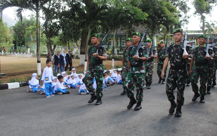Outing Class Seru Murid TK Dharma Wanita di Makodim 0806/Trenggalek
