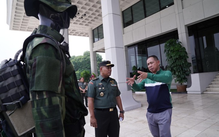 Panglima TNI Tinjau Gelar Bekal Kaporlap dan Kapsatlap Satgas Opsdagri Tahun 2025