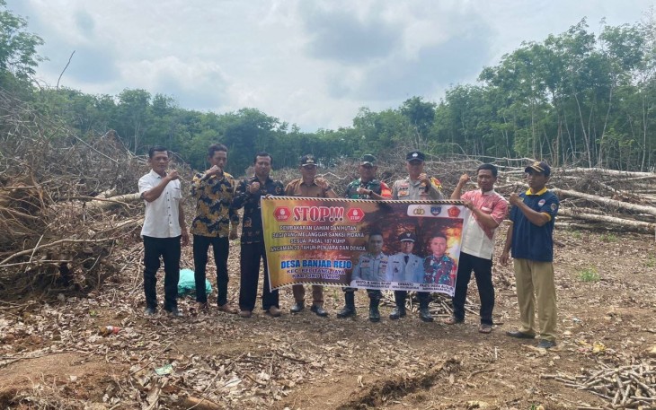 Polsek Belitang III Berikan Sosialisasi Masyarakat Serta Memasang Spanduk Imbauan
