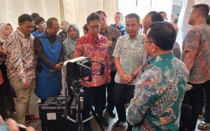 Menkes Budi Luncurkan Portable X-Ray Pendeteksi TBC