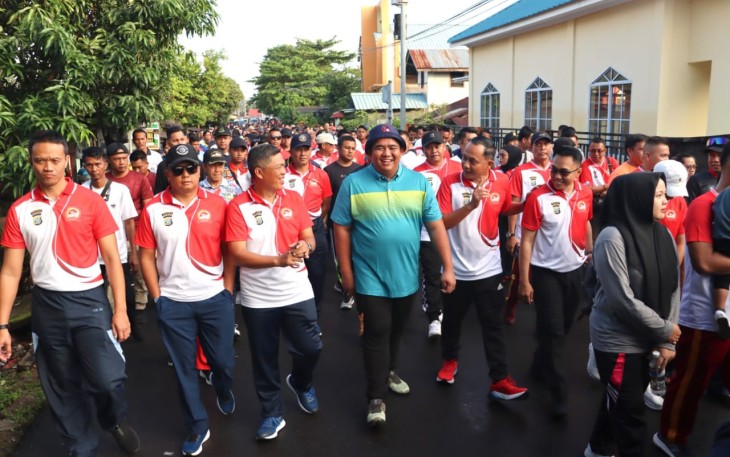 Bupati Roby dan Kapolres Bintan Jalan Santai Bersama Ribuan Masyarakat