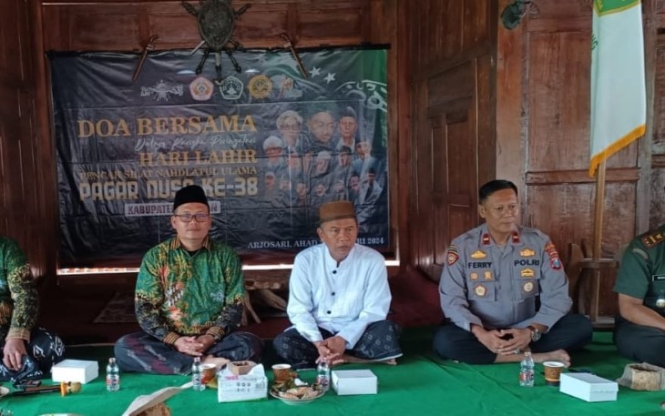 Danramil 0801/03 Arjosari Kodim 0801/Pacitan Letda Chb. Misrun menghadiri kegiatan doa bersama dalam rangka Harlah Pencak Silat Nahdlatul Ulama (PSNU) Pagar Nusa ke 38