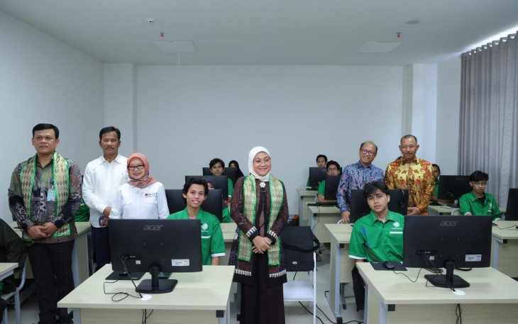 Menaker Ida Fauziyah, saat meresmikan Satuan Pelayanan Pelatihan Vokasi dan Produktivitas Batam, di Kawasan Industri Kabil Nongsa Batam, Kepulauan Riau, Rabu (10/7/2024). 