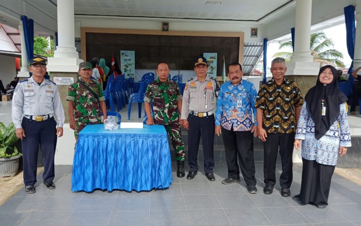 Pemerintah Daerah Kab. Pacitan melalui Disperindag dan Perum Bulog kembali menggelar operasi pasar beras murah, yang berlangsung di Pendopo Kec. Pringkuku, Kab. Pacitan, Kamis (07/03/2024)