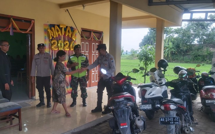 Babinsa Koramil Padas saat Monitoring Perayaaan Natal di Wilayah