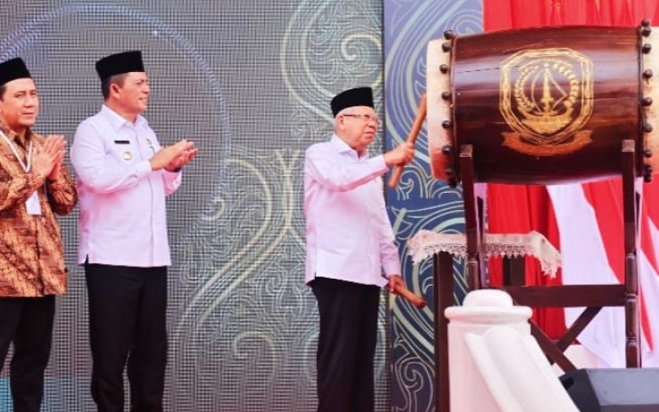 Wakil Presiden RI K.H. Ma'ruf Amin didampingi Gubernur Kepulauan Riau H. Ansar Ahmad dan Kepala Perwakilan Bank Indonesia Kepulauan Riau H. Suryono secara resmi membuka Kepulauan Riau Ramadhan Fair (KURMA) 2024 di Halaman Gedung Daerah Provinsi Kepri, Tanjungpinang, Jumat (15/3)
