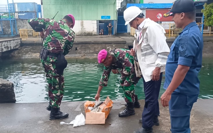 Pelni Ambon memastikan Keberadaan Personel Pengamanan Marinir adalah bentuk kerjasama PT. Pelni Pusat dengan TNI Angkatan Laut untuk membantu PT. Pelni dalam memperlancar proses pelaksanaan Embarkasi - Debarkasi penumpang dan barang di pelabuhan dan armada kapal Pelni