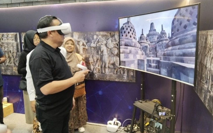 Borobudur Virtual 360 di Stan Pameran Dev-X Kemenag, Jakarta, Sabtu (6/1/2024).