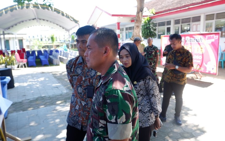 Jelang mendekati pelaksanaan pemilu serentak 2024, Dandim 0801/Pacitan Letkol Inf Roliyanto S.I.P., M.I.P., meninjau beberapa titik Tempat Pemungutan Suara (TPS) yang ada di Kel. Ploso, Kec./Kab. Pacitan, Selasa (13/02/2024)