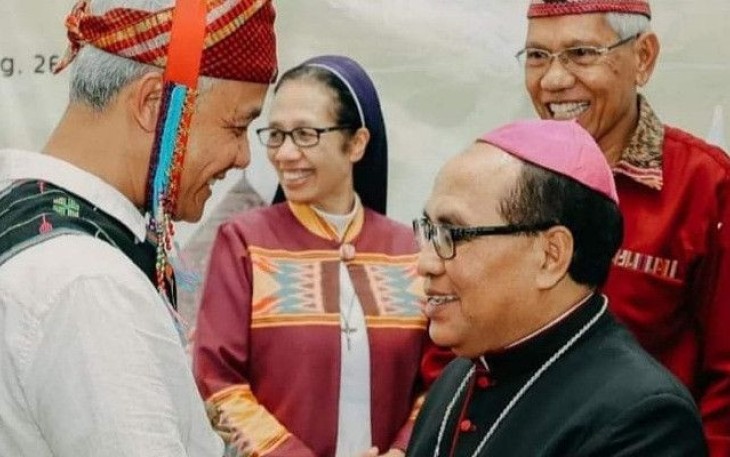 Ganjar Pranowo saat Bertemu Uskup Ruteng di Keuskupan Ruteng, Jumat (26/1).
