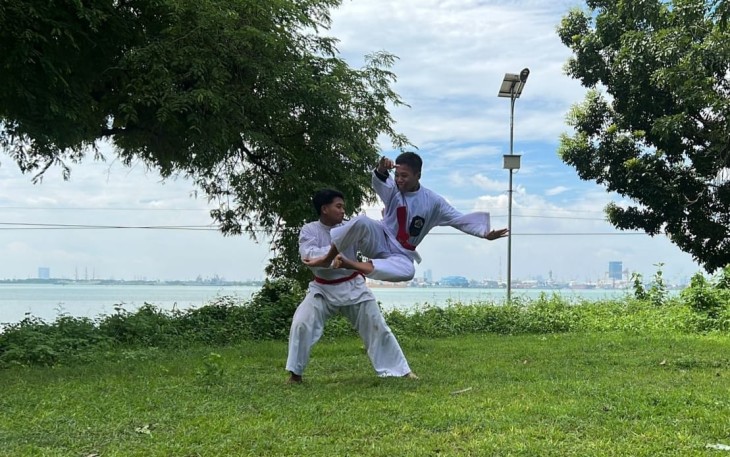 Atlet Pencak Silat Binaan Lanal Batuporon saat Laksanakan Latihan Rutin
