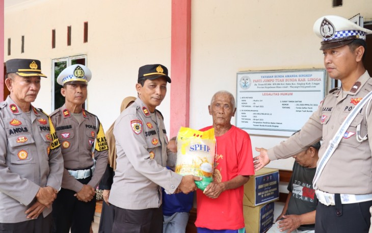 Satlantas Polres Lingga Salurkan Tali Asih 