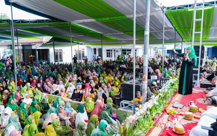 Khofifah Ajak Muslimat NU Jember Perbanyak Sedekah 