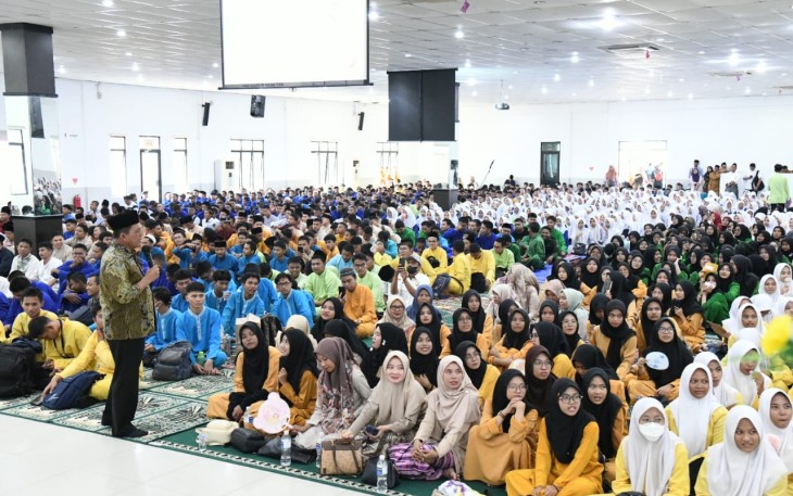 Jamaah dan Pelajar Ikuti Peringatan Maulid Nabi Kampus UNRIKA Batam Bersama Gubernur Ansar