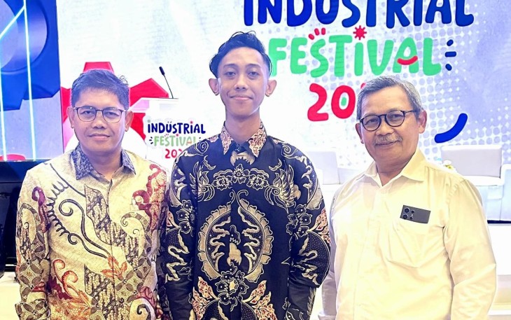 Sumber : Liputan (Jajaran Pejabat Kementerian Negara RI, Menteri Perindustrian RI, Dr.Agus Gumiwang Kartasasmita, M.Si, Sekretaris Jenderal (Sekjen) Kementrian Industri RI, Eko S.A Cahyanto S.H. LL.M, , Aditya Muhamad Bintang beserta jajaran lainnya (foto : ist)