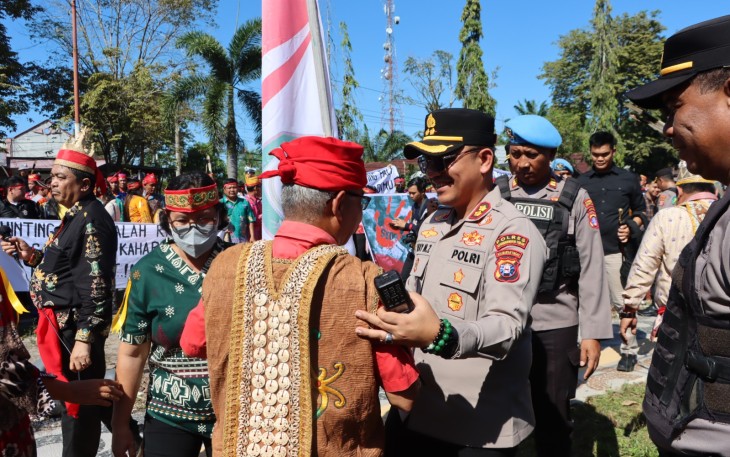 Polres Kotim Kawal Penyampaian Aspirasi dan Aksi Damai Umat Hindu Keharingan di Kantor Bupati