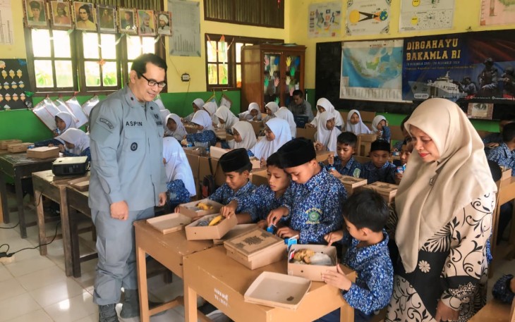 Kepala Bakamla RI Pimpin Makan Siang Bergizi Terhadap 2.500 siswa/i Sekolah di Seluruh Indonesia
