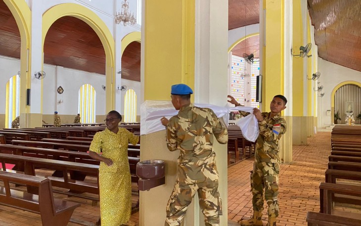 Satgas Kizi TNI Konga 37K Minusca Sambut Natal Bersama Warga Bangui