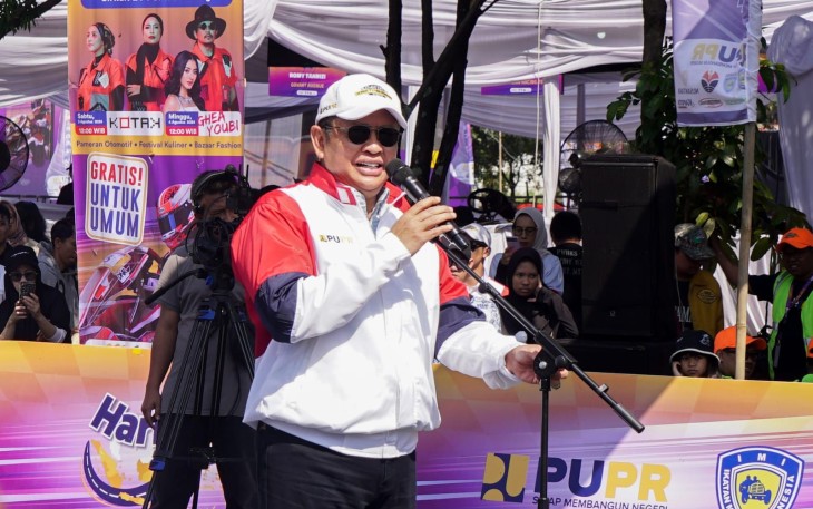 Ketua MPR RI ke-16 sekaligus Wakil Ketua Umum Partai Golkar dan Ketua Umum Ikatan Motor Indonesia (IMI) Bambang Soesatyo bersama Menteri PUPR Basoeki Hadimoeljono membuka Kejuaraan Electric Karting Race 2024 Putaran 1