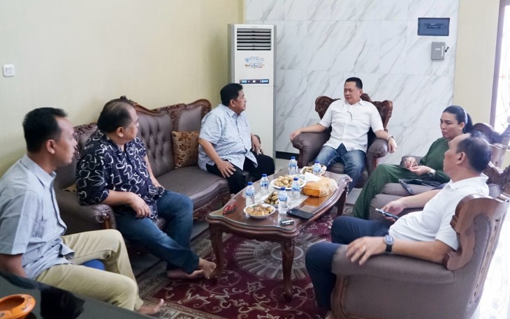 Ketua MPR RI sekaligus Wakil Ketua Umum Partai Golkar Bambang Soesatyo dalam kunjungan hari ke-24 di Dapil-7 Jawa Tengah usai silaturahmi ke rumah berbagai tokoh di Kabupaten Purbalingga, Sabtu (10/2/24)