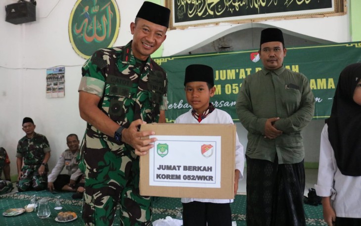 Danrem 052/Wkr Berikan Santunan Yayasan Hidayatus Sholihin 
