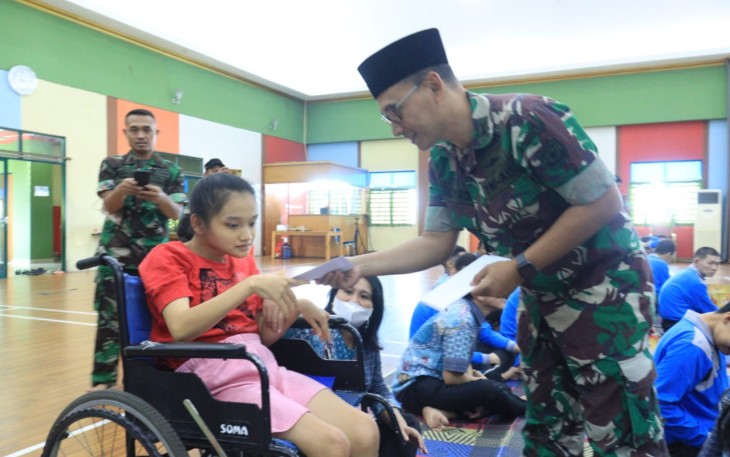 Korem 052/Wkr berikan Bantuan kepada Anak-anak Berkebutuhan Khusus