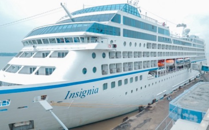 Kapal Pesiar MV Insignia Perdana Sandar Pelabuhan Tanjung Perak