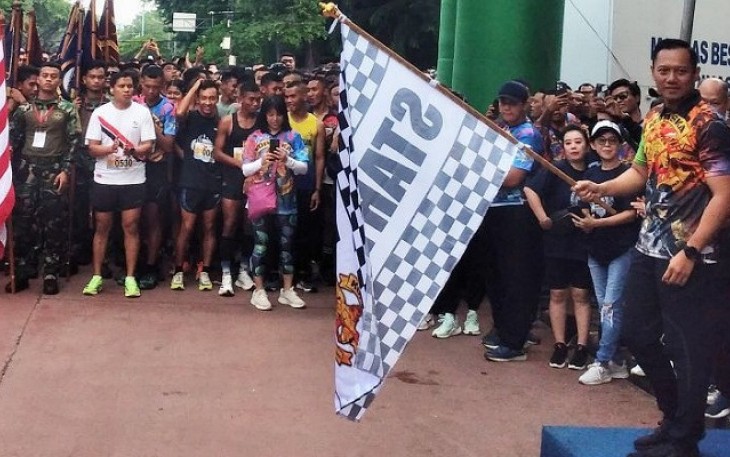 Menteri AHY saat Lepas Peserta Fun Sport HUT ke-62 Kopaska