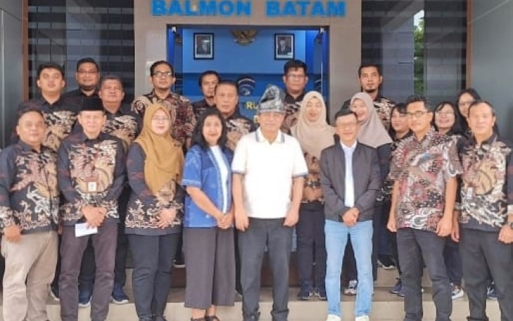 Menteri Komunikasi dan Informatika (Menkominfo) RI, Budi Arie Setiadi melakukan kunjungan kerja ke Balai Monitor (Balmon) Spektrum Frekuensi Radio Kelas II Batam, Sabtu (13/1)