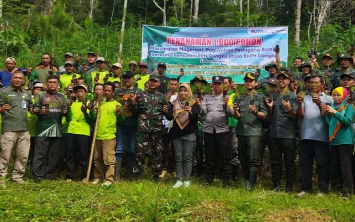Danramil Dongko dan Forkopimcam dalam Penanaman 1000 Pohon Pinus