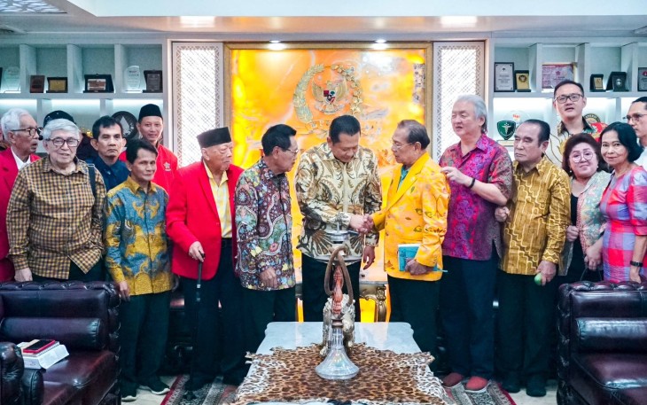  Ketua MPR RI ke-16 sekaligus Wakil Ketua Umum Partai Golkar dan Ketua Dewan Pembina Depinas Sentral Organisasi Karyawan Swadiri Indonesia (SOKSI) Bambang Soesatyo menerima para senior SOKSI