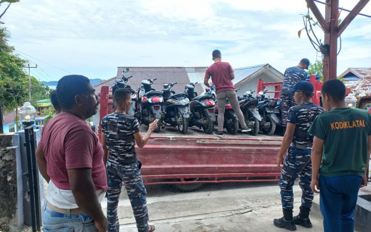 TNI Angkatan Laut (TNI AL) dalam hal ini Pangkalan TNI Angkatan Laut (Lanal) Fakfak berhasil menggagalkan percobaan penyelundupan kendaraan bermotor ilegal di Pelabuhan Fakfak, Kabupaten Fakfak, Papua Barat, Kamis (14/03)