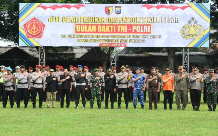 Foto Bersama usai Apel Gabungan Bulan Bakti TNI–Polri Tahun 2024