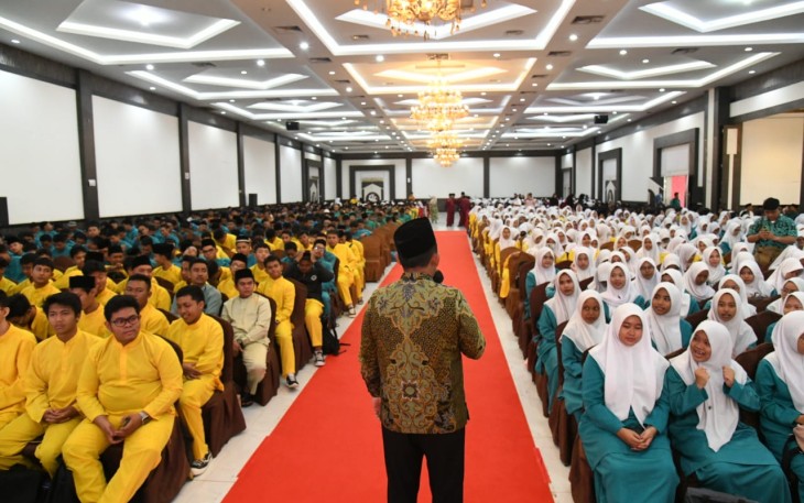 Guru SMA, SMK dan SLB Se Kota Batam Peringati Maulid Nabi bersama Gubernur Ansar di Golden Prawn 