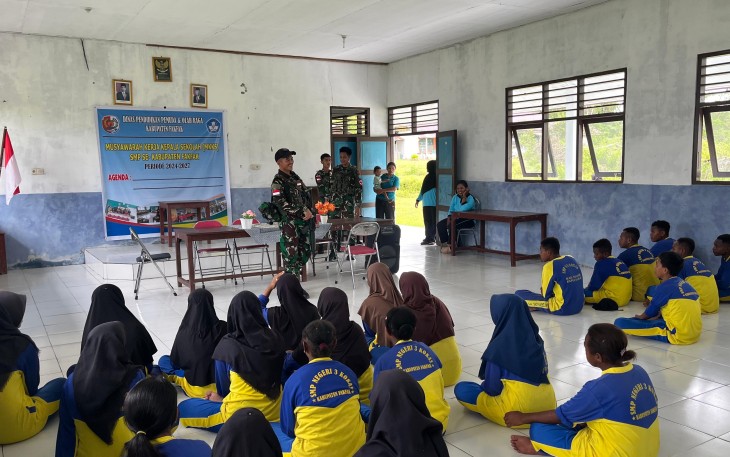 Satgas Yonif 642/Kps Laksanakan Gadik di SMP 3 Kokas